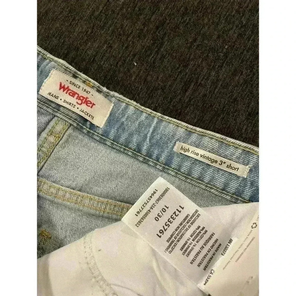 Wrangler Jean Shorts Women’s 10 30 High Rise Vintage 3” Light Wash Mom Cut Off - Picture 5 of 8